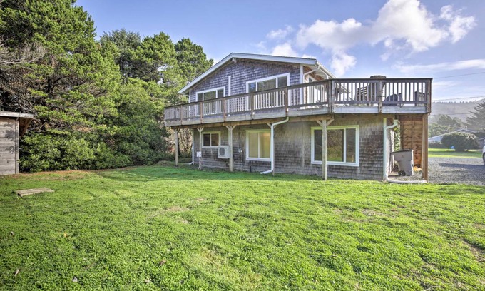 Rockaway Beach Cottage | 111 m² Cabin ∙ 3 bedrooms ∙ 6 guests