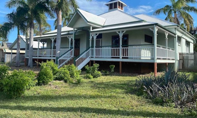 Annandale House | 113 · Stunning 4-bedroom Queenslander in Prime Location