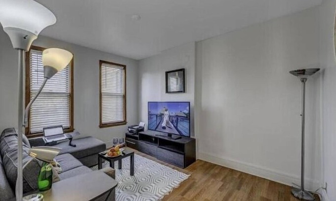 Pullman Apartment | 11307 S. Langley Ave Unit 3 - Historical Pullman Apartment