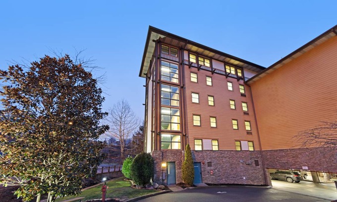 Gatlinburg Hotel | 114 m² Hotel ∙ 2 bedrooms ∙ 8 guests