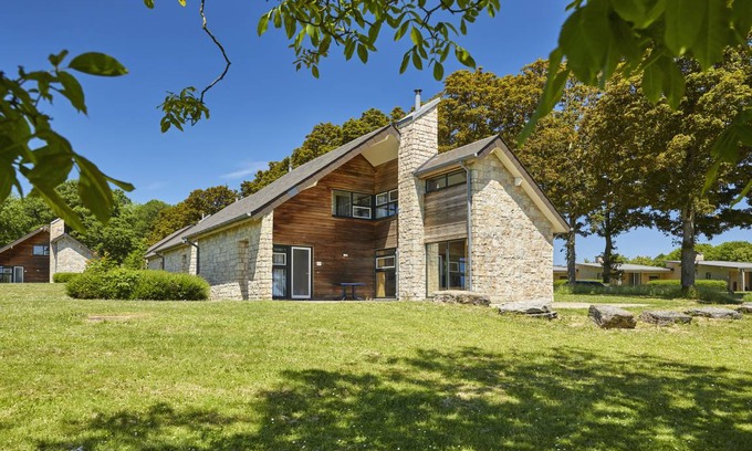 Froidchapelle House | 115 m² Bungalow ∙ 3 bedrooms ∙ 6 guests