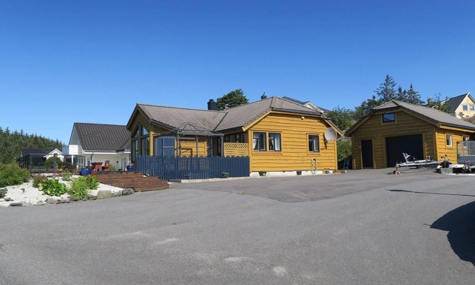 Radoy House | 115 m² House ∙ 4 bedrooms ∙ 8 guests
