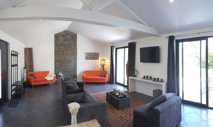 Vaire House | 115m2 HOUSE in the countryside and 5kms from the beach.