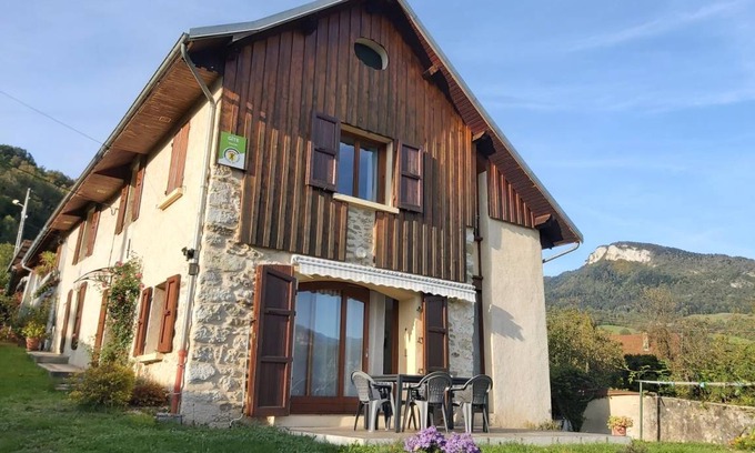 Saint-Christophe-la-Grotte House | 116 m² Gîte ∙ 3 bedrooms ∙ 6 guests