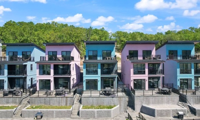 Osage Beach House | 1175 New 5 bd Sleeps 16 on lake at Backwater Jacks