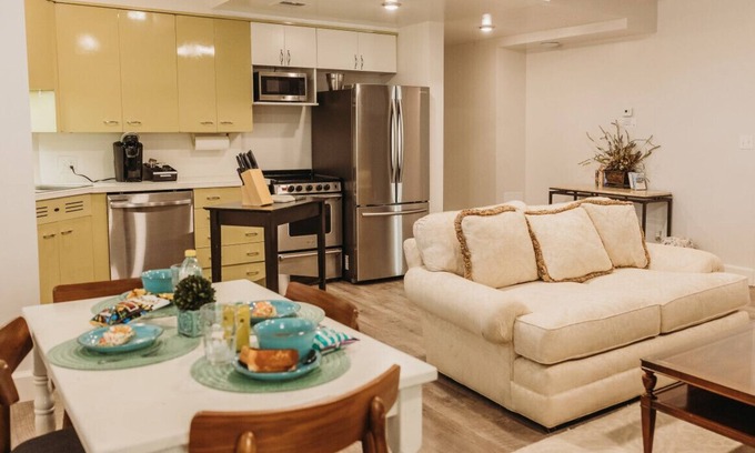 Bartlesville Apartment | 118 · St. Charles Suite #118 - Hotel Phillips