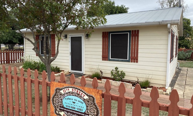 Bandera House | 11th St. Hideaway Downtown Bandera, TX