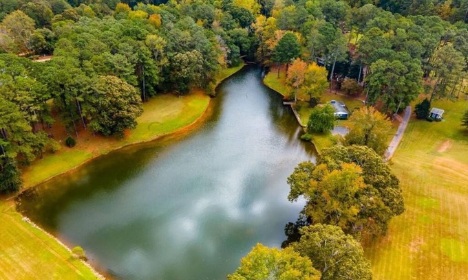Hampton House | 12-Acre Oasis: Picturesque Lakefront Sanctuary near ATL