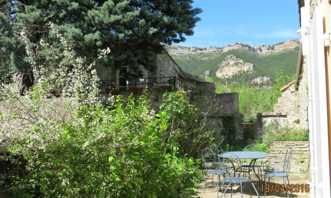 Saint-Etienne-de-Gourgas House | 120 m² Gîte ∙ 3 bedrooms ∙ 6 guests