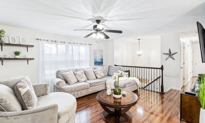 Orchard Grass Hills House | 12 Guest/Top Area/Families/Park