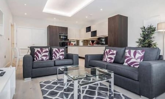 Surbiton Hill Apartment | 12 Lyons House - 2 bedroom apartment