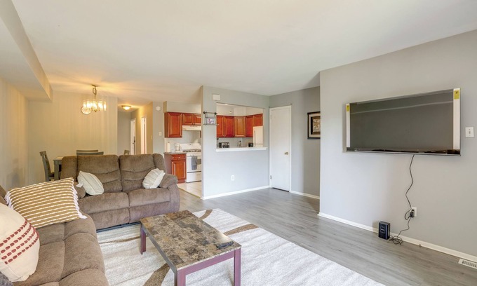 Northeast Philadelphia Apartment | 12 Mi to Center City: Philadelphia Apt w/Balcony