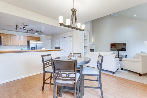 Gateway House | 12 Mi to DIA Cozy Denver Townhome with Fireplace!