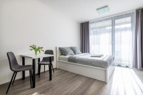 Kosire Apartment | 12 min Centrum, 200Mb WIFI, Onsite Supermarket