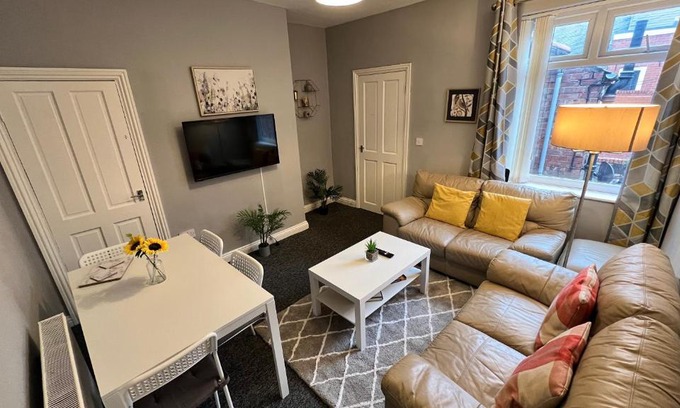 Whickham Apartment | 12 Minutes to Centre-Near A1-Parking