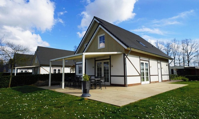 Susteren House | 12-person family villa with 6 bedrooms and 2 bathrooms
