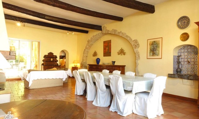 Ornaisons House | 12-person house perfect for seminars/meetings and large families