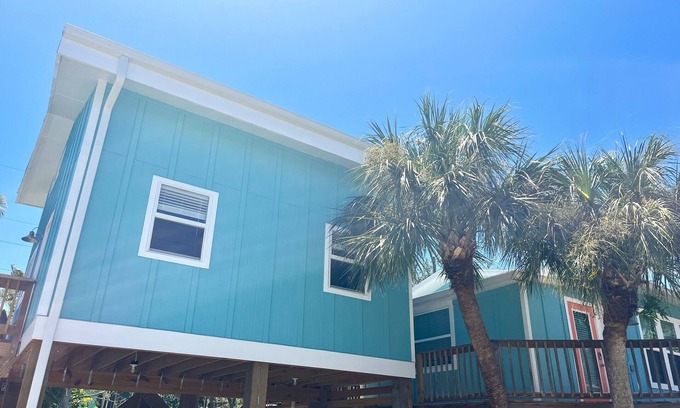 Mid Island House | 120 Falkirk Guest House-Trade Winter Snow for Florida Sunshine