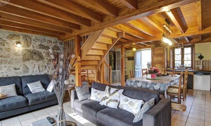 Perigneux Cottage | 120 m² Cabin ∙ 3 bedrooms ∙ 6 guests