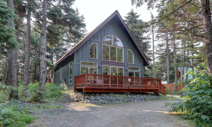 Girdwood Cabin | 120 m² Cabin ∙ 3 bedrooms ∙ 8 guests