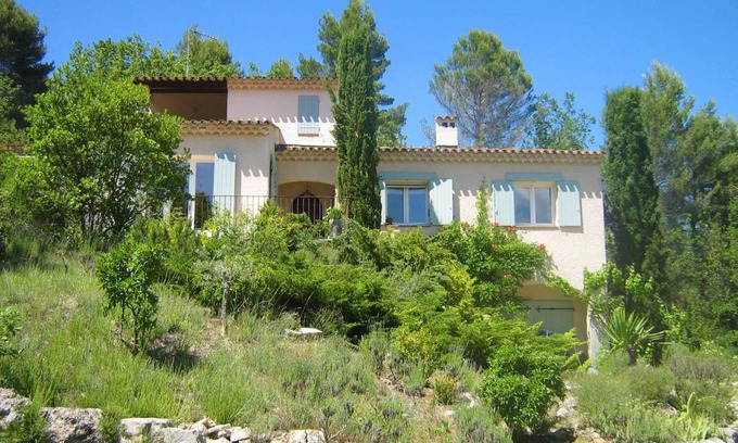 Pierrevert House | 120 m² House ∙ 2 bedrooms ∙ 3 guests