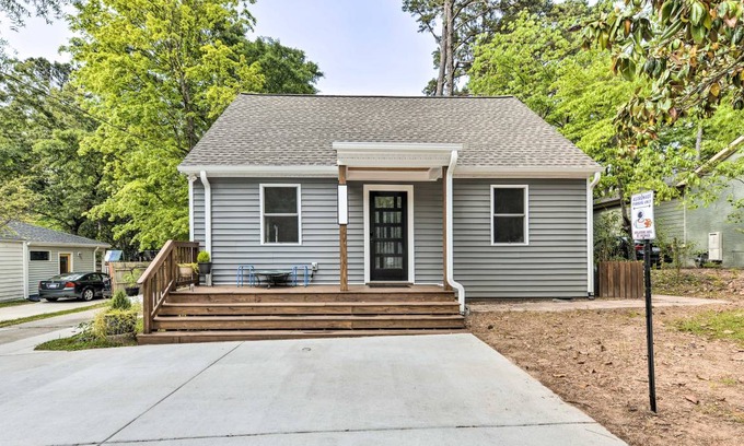 East Raleigh House | 120 m² House ∙ 2 bedrooms ∙ 6 guests