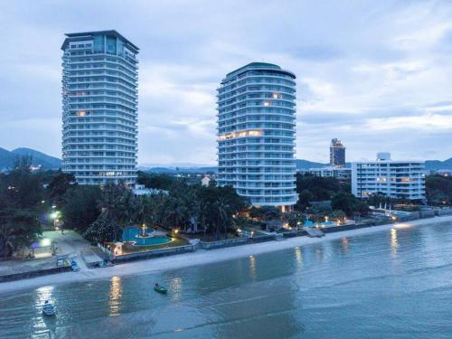Khao Takiab Apartment | 120 sqm Beachfront Condo