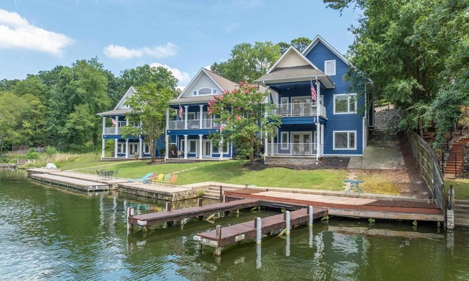 Mid America House | 121 Chesapeake Cove Lake Hamilton minutes away from Oaklawn Racing & Downtown