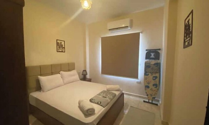 Bulaq ad Dakrur Apartment | 123 · 2BR townhouse, 1 bath, yard