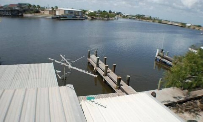 Port Mansfield Condo | 123 West Harbor Condo B - Beautiful Condo in the harbor with spacious deck