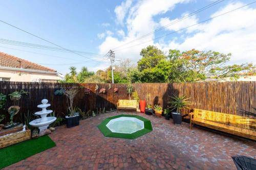 Plumstead Apartment | 124 m² Apartment ∙ 3 bedrooms ∙ 10 guests