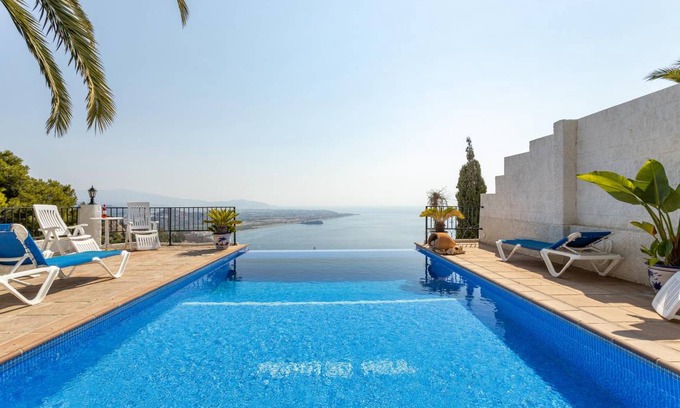 Salobrena Villa | 124 m² Villa ∙ 3 bedrooms ∙ 6 guests