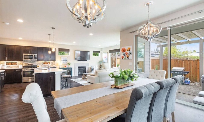 Kent House | 125 - Deluxe & Spacious~Gym~Hot Tub