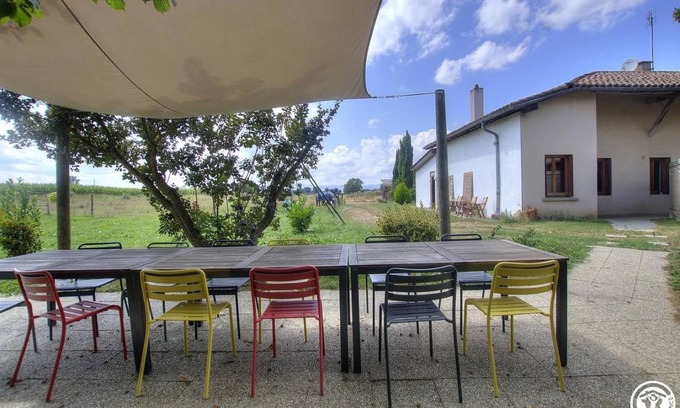 Cruzilles-les-Mepillat House | 126 m² Gîte ∙ 5 bedrooms ∙ 12 guests
