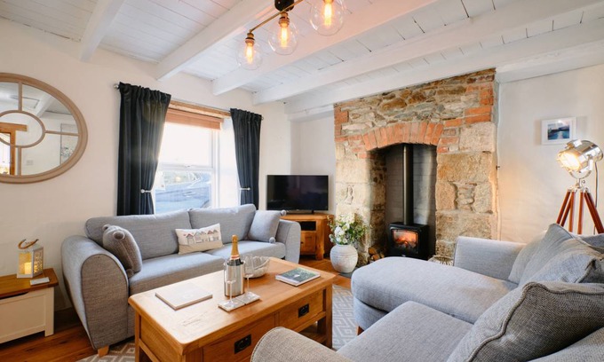 Porthleven Cottage | 126 m² Cabin ∙ 3 bedrooms ∙ 5 guests