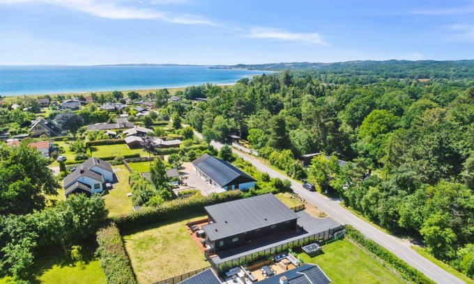 Lyngsbæk Strand House | 128 m² House ∙ 4 bedrooms ∙ 8 guests