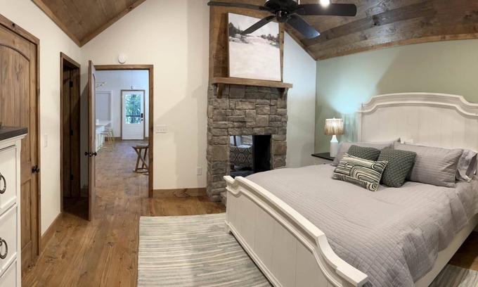 Mentone House | $129 August MidWeek SALE+HotTub+OutdoorFP+Private+GR8 Coffee