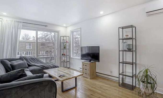 Sault-au-Recollet Apartment | #129 - Peaceful & Bright Apartment with two Balcony