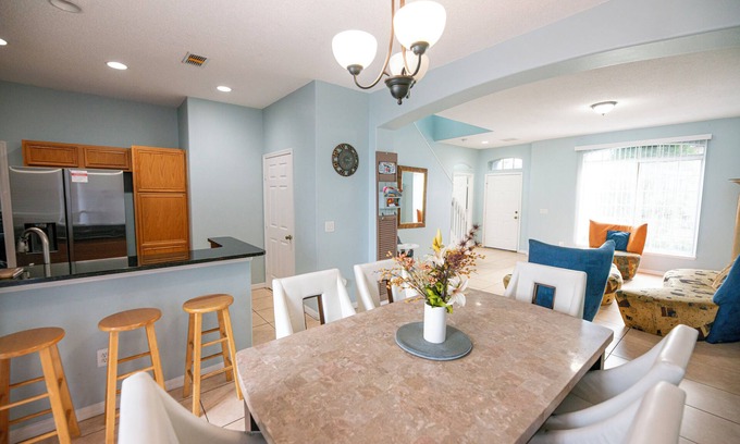 Meadow Woods House | 12min from airport/20min from Parks