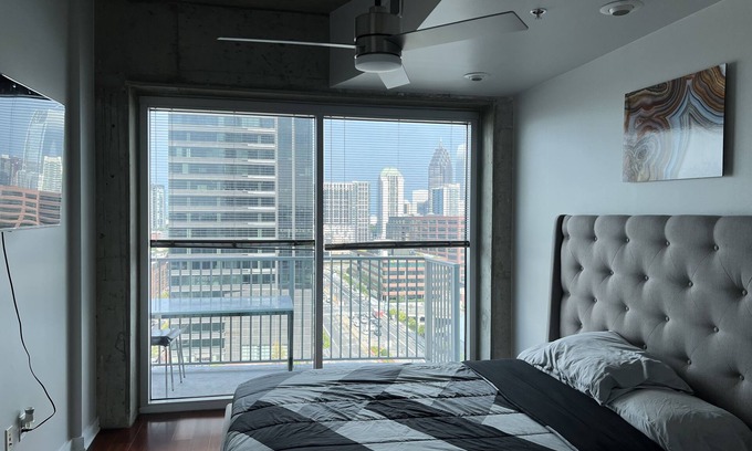 Atlantic Station Area Condo | 12th floor CONDO w/ SKYLINE VIEWS