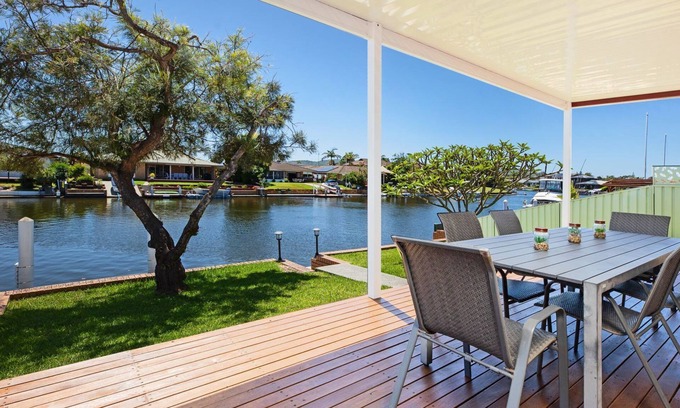 Forster House | 13 Cavill Avenue on the Forster Keys