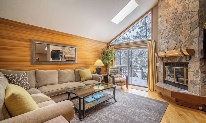 Sunriver House | 13 Elk | Charming 2 Bedroom Cabin