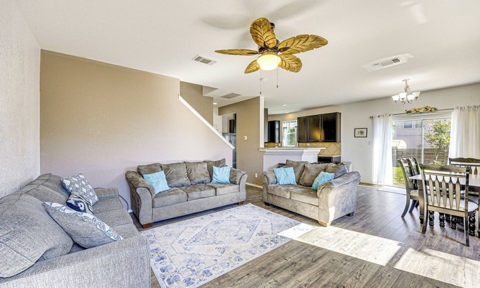 Southside House | 13 Mi to Dtwn San Antonio & the Alamo: Quiet Home