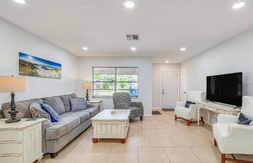 Spring Hill House | 13 Mi to Hudson Beach Spring Hill Home with Lanai