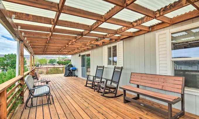 Big Water House | 13 Mi to Lake Powell Mtn-View Home with Deck and BBQ