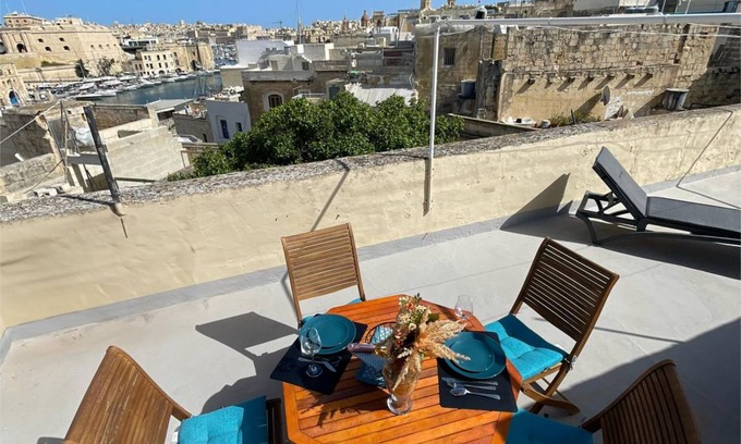 Cospicua House | 130 m² Penthouse ∙ 3 bedrooms ∙ 6 guests