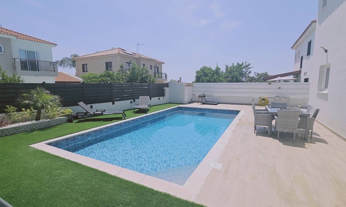 Oroklini Villa | 131 VOR - Stay M L Villa