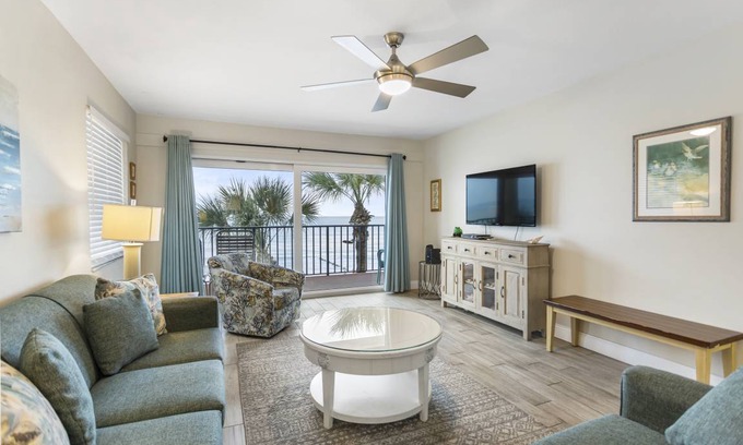 Madeira Beach Condo | 134 m² Condo ∙ 3 bedrooms ∙ 8 guests