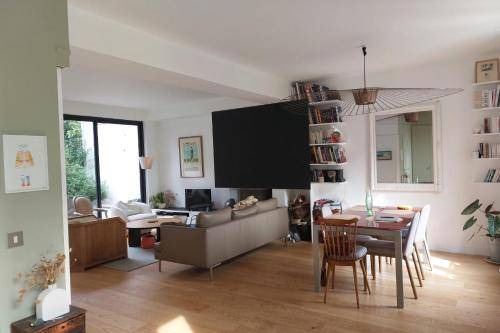 Puteaux House | 135 m² House ∙ 4 bedrooms ∙ 5 guests