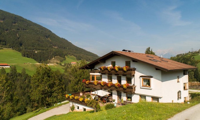 Pfons Apartment | 136 m² Apartment ∙ 3 bedrooms ∙ 6 guests